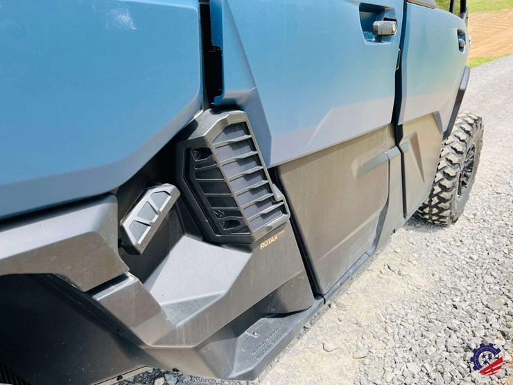 2026-can-am-defender-limited-hd11-triple-image-41