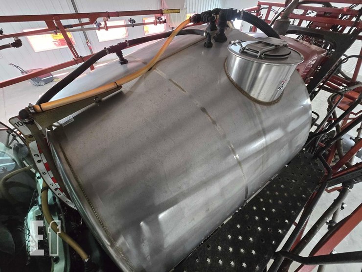 case-ih-patriot-3330-image-27