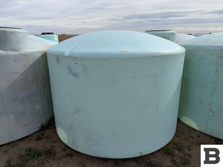 1550-gallon-round-poly-fertilizer-tank-image-2