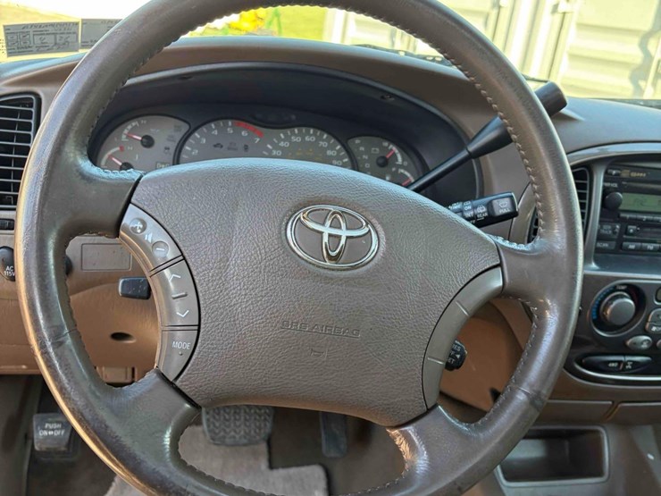 2004-toyota-sequoia-image-15