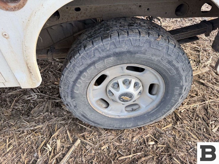 2016-chevrolet-silverado-2500-image-14