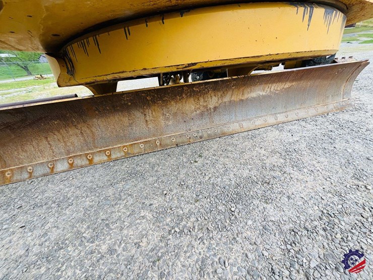 2010-caterpillar-120m-image-53