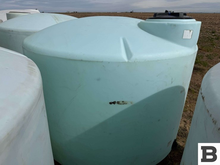 1550-gallon-round-poly-fertilizer-tank-image-7