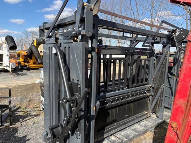 mechanical-squeeze-chute-image-2