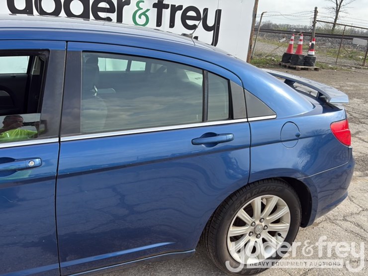 2010-chrysler-sebring-image-11