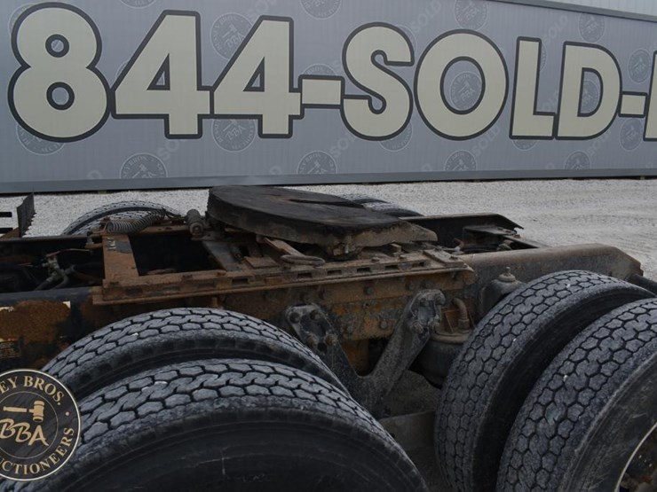 2000-kenworth-t600-image-12