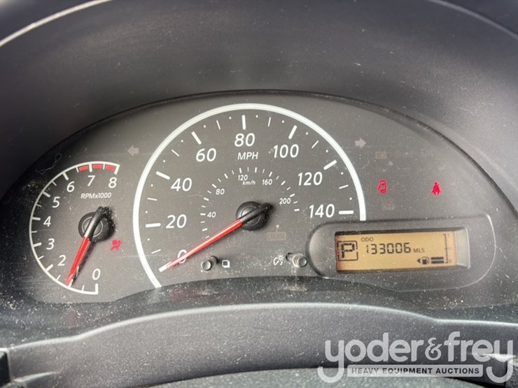 2015-nissan-versa-image-39