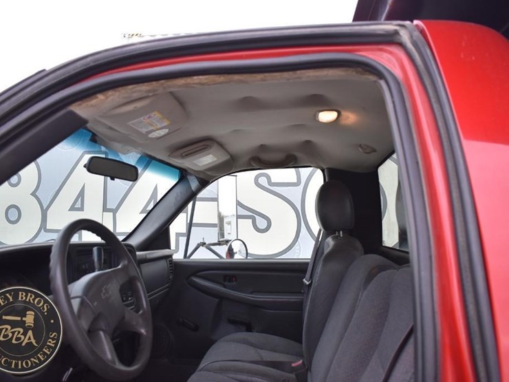 2003-chevrolet-3500-image-23