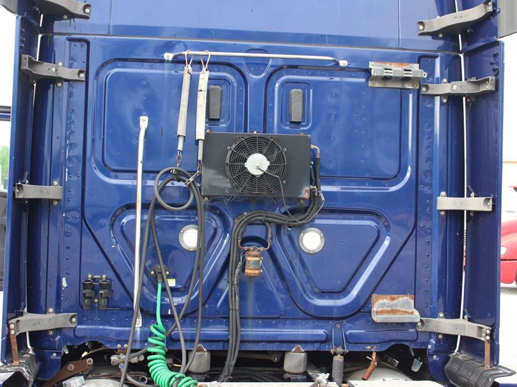 2018-freightliner-cascadia-126-image-48