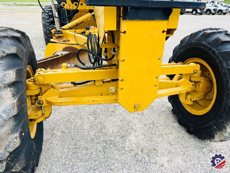 2010-caterpillar-120m-image-25