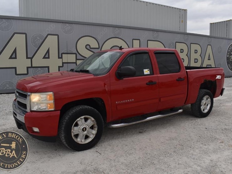 2009-chevrolet-silverado-1500-lt-image-2