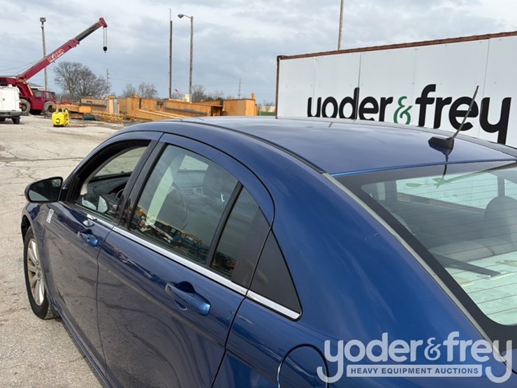 2010-chrysler-sebring-image-14