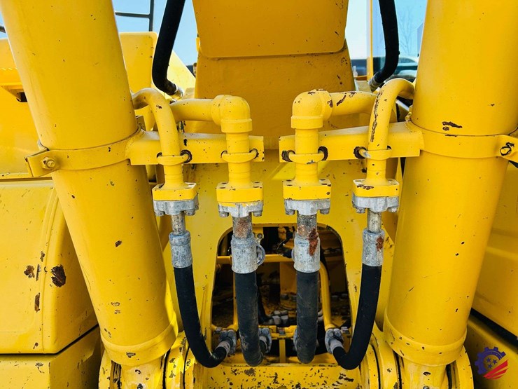 2015-komatsu-pc210-lc-image-42