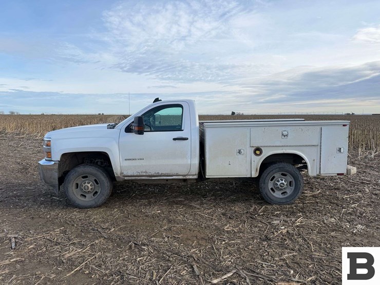 2016-chevrolet-silverado-2500-image-2