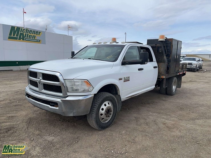 2015-dodge-3500-image-1