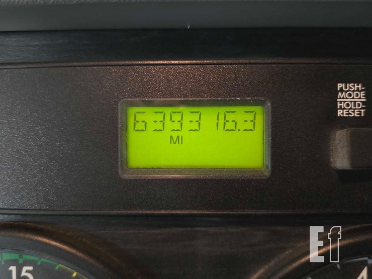 2009-freightliner-columbia-120-image-13