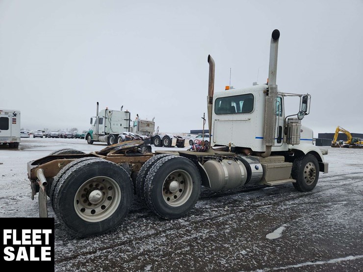 2015-peterbilt-367-image-5