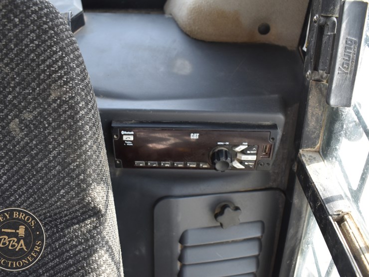 2017-caterpillar-259d-image-43