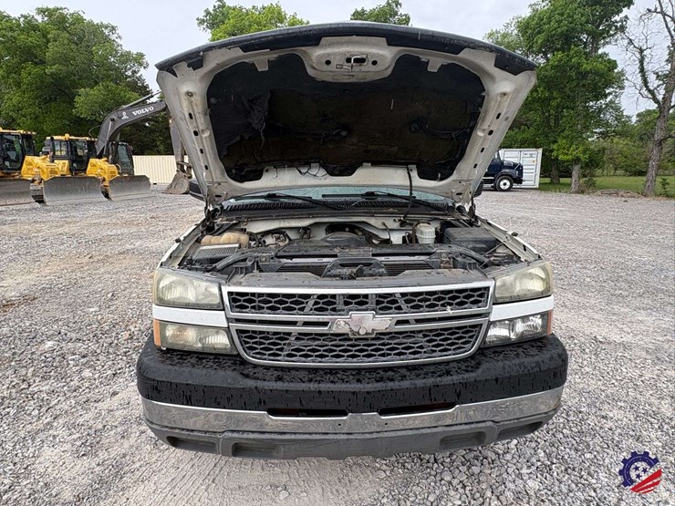 2005-chevrolet-silverado-2500hd-image-41