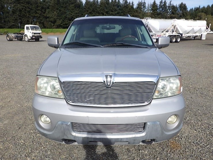 2003-lincoln-navigator-image-2