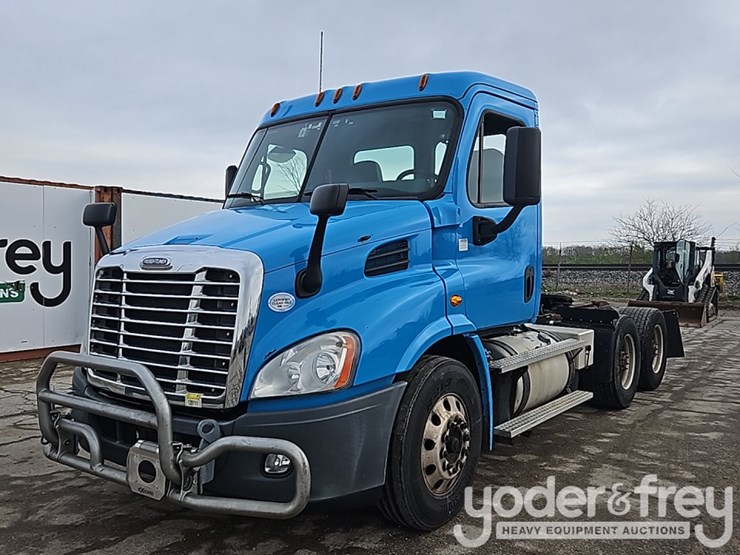 2016-freightliner-cascadia-113-image-7