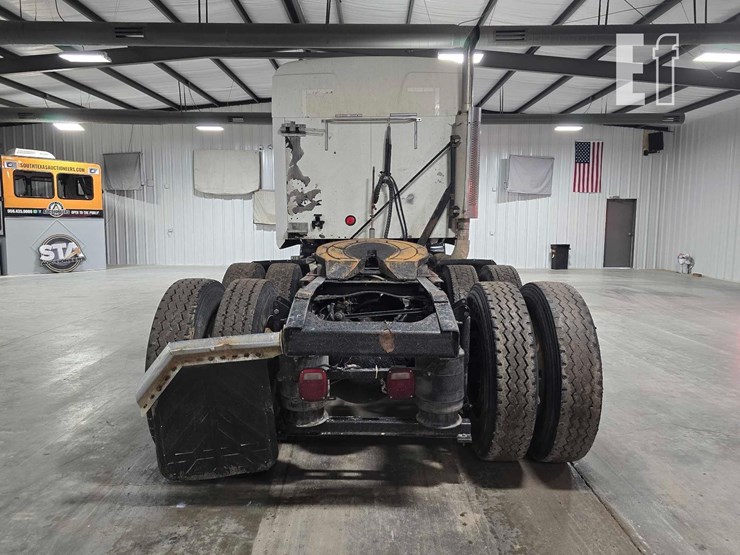 2010-mack-pinnacle-cxu613-image-8