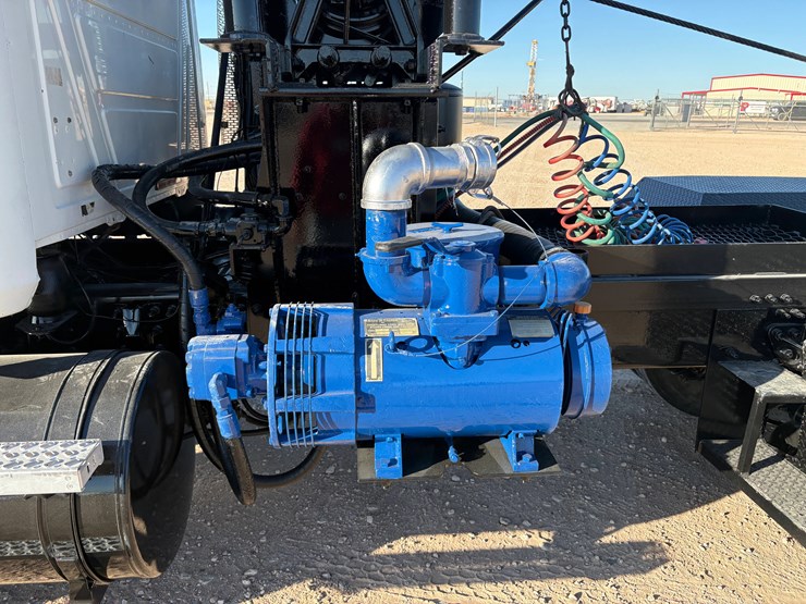 2009-mack-granite-gu713-image-9