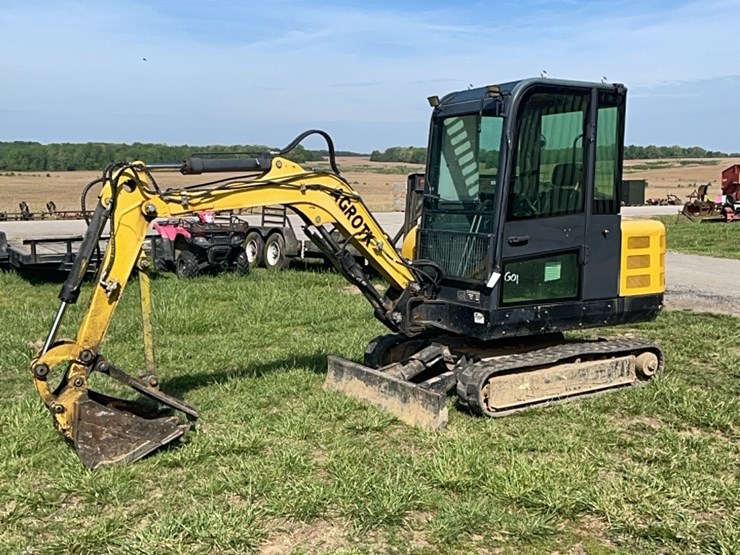 agrotk-r35-mini-excavator-346-hours-kubota-engine-image-1