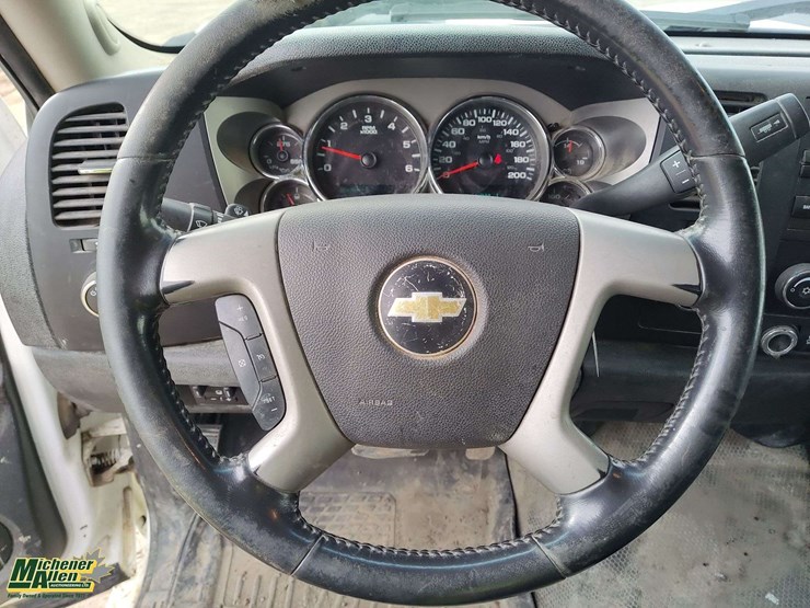 2012-chevrolet-silverado-2500hd-image-19