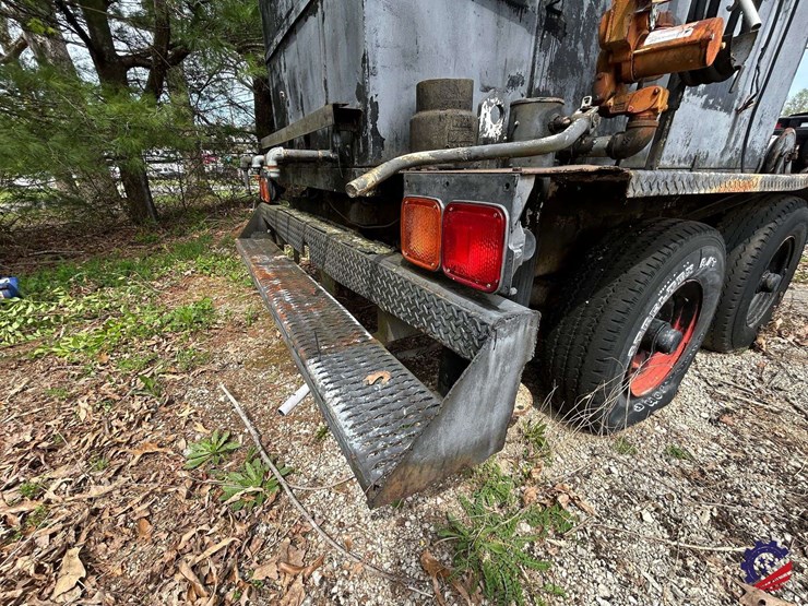 fuel-&-lube-truck-image-34