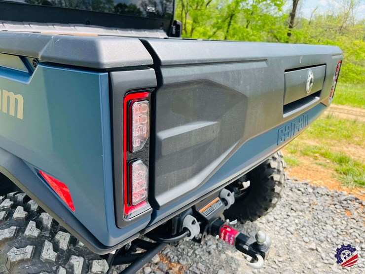 2026-can-am-defender-limited-hd11-triple-image-31