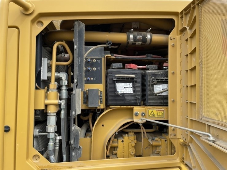 2018-caterpillar-12m3-awd-image-35