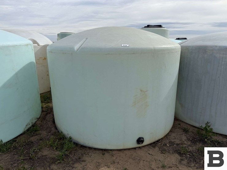1550-gallon-round-poly-fertilizer-tank-image-1