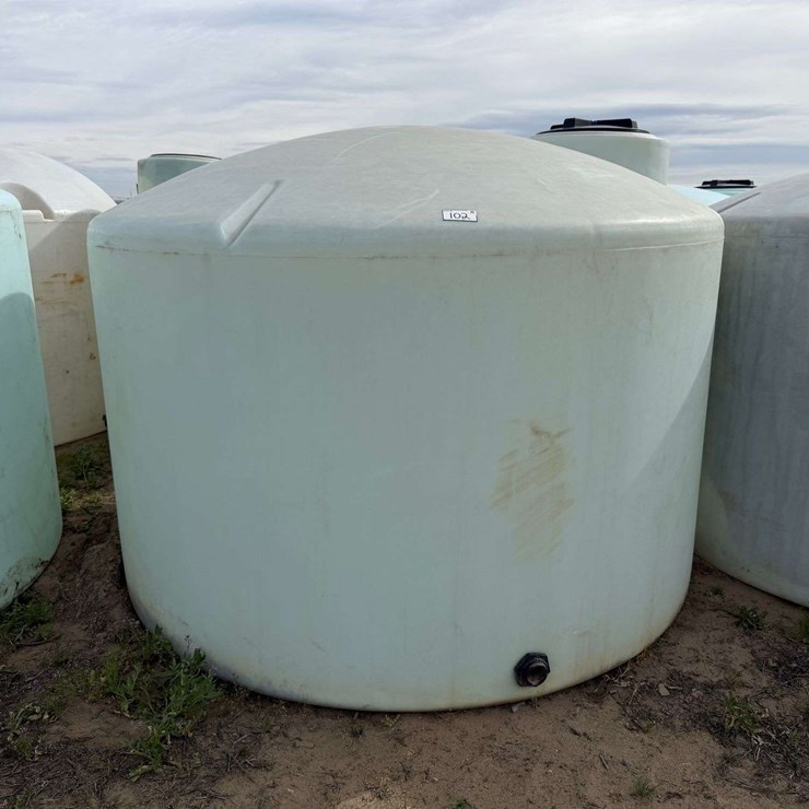 1550 Gallon Round Poly Fertilizer Tank