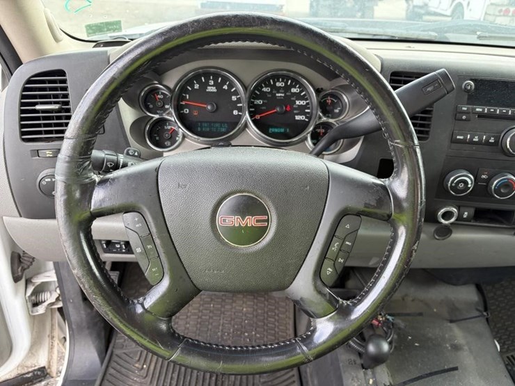 2012-gmc-sierra-2500-image-14