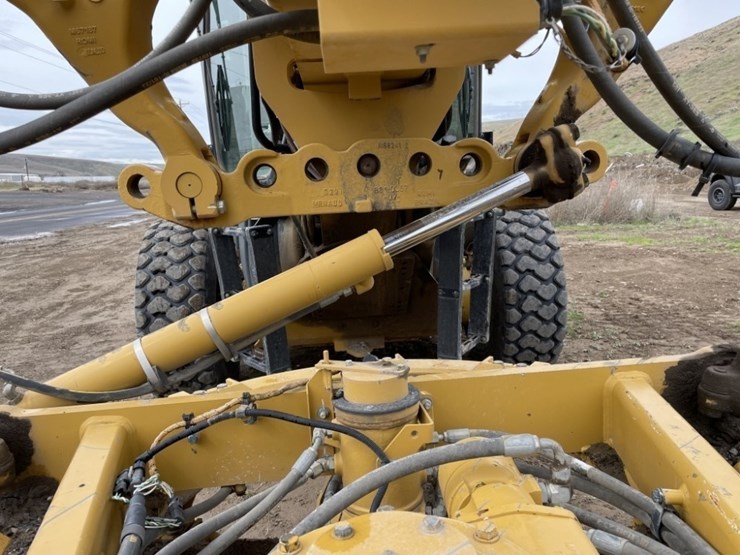 2018-caterpillar-12m3-awd-image-20