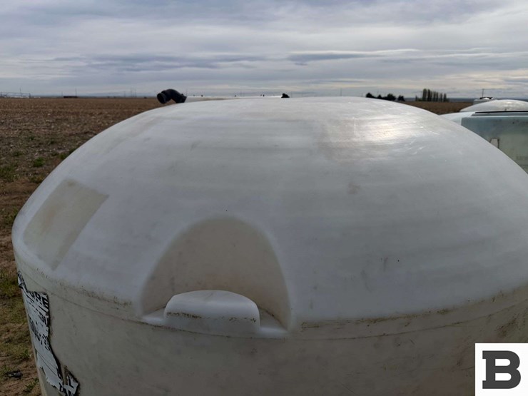 1550-gallon-round-poly-fertilizer-tank-image-7
