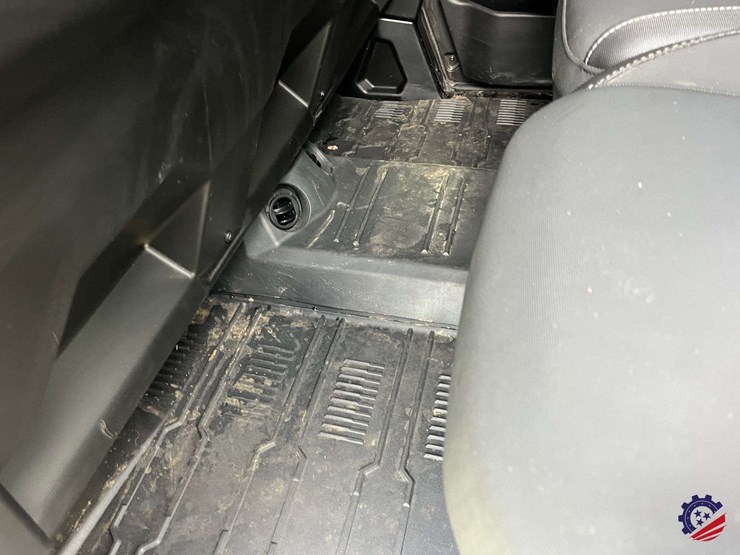 2026-can-am-defender-limited-hd11-triple-image-75