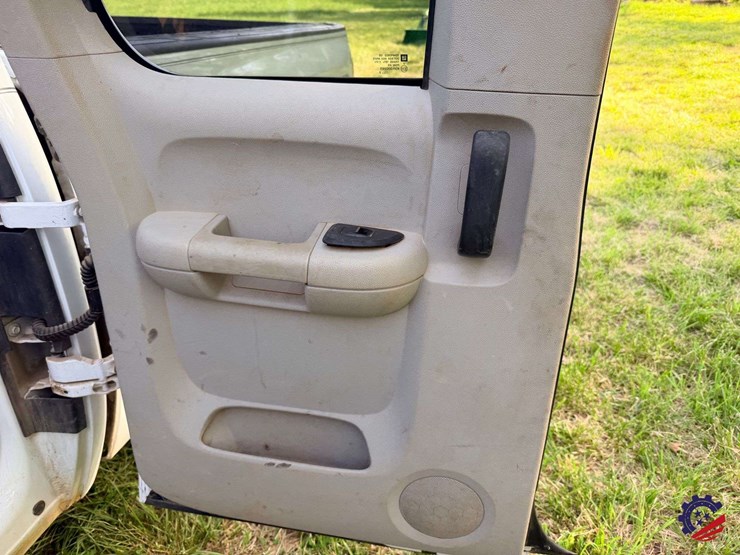 2012-chevrolet-silverado-2500hd-image-19