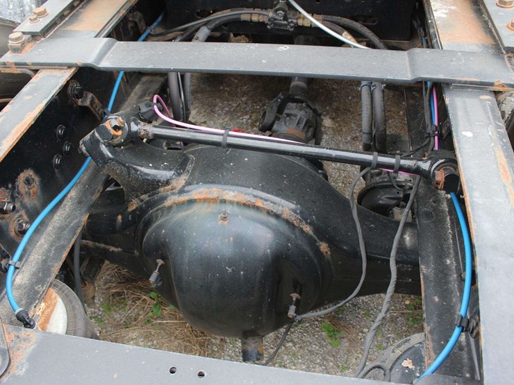 2020-freightliner-cascadia-126-image-25