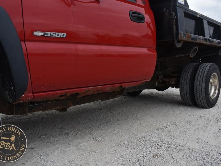 2003-chevrolet-3500-image-17