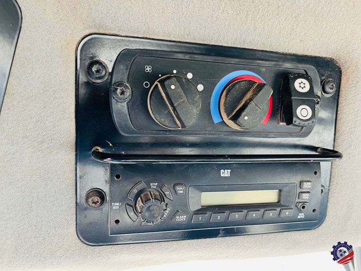 2010-caterpillar-120m-image-137