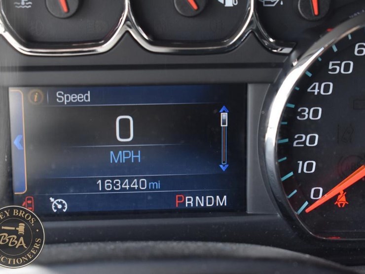 2015-chevrolet-tahoe-ltz-image-21