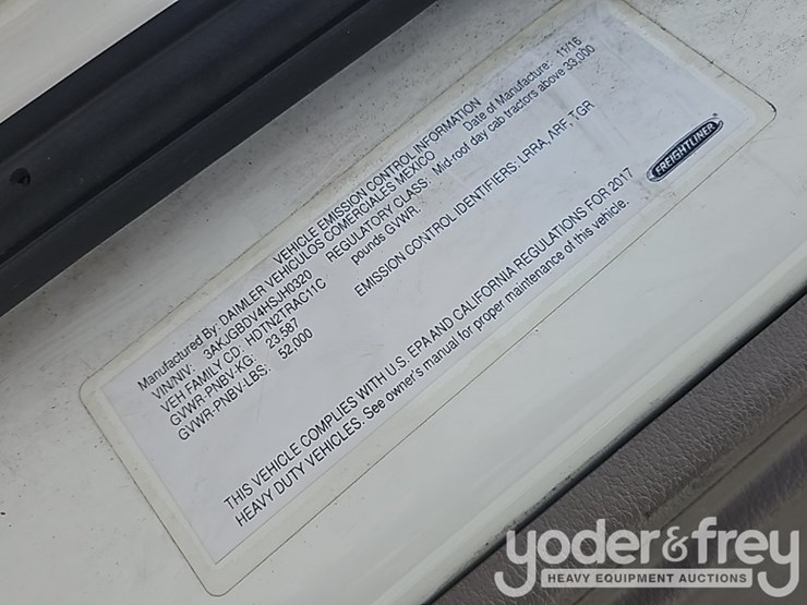 2017-freightliner-cascadia-113-image-26