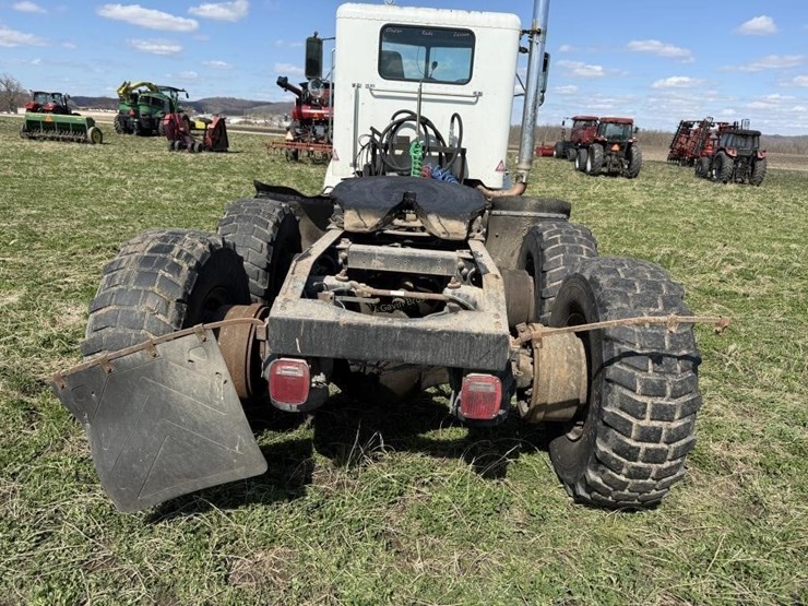 1996-peterbilt-385-image-8