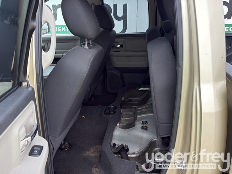 2011-dodge-ram-1500-image-13