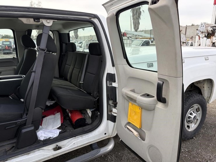 2012-gmc-sierra-2500-image-11