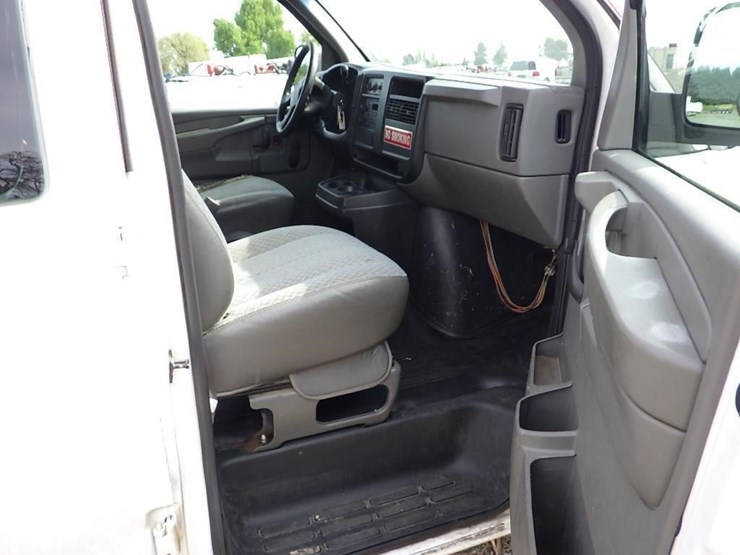 2003-chevrolet-3500-image-12