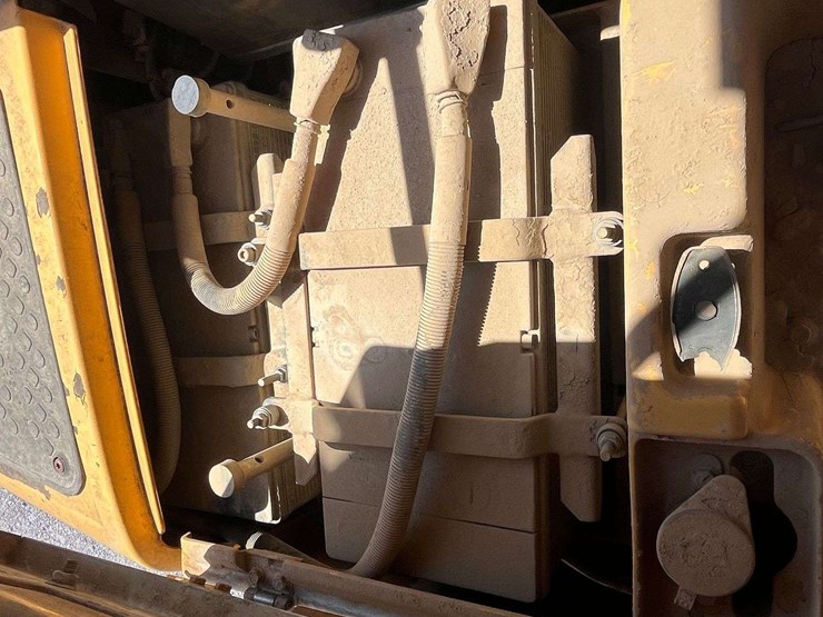 2010-volvo-a40e-image-52