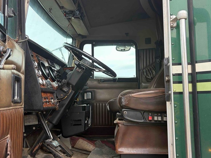 2001-kenworth-t800-image-10